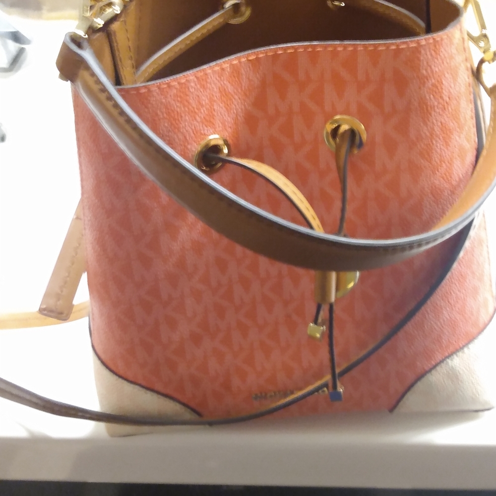Handbag - Picture 6 of 14